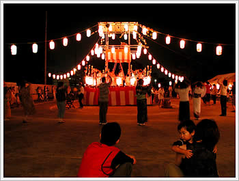 Bon-Odori festival, Warabi, August 2, 2003: click for gallery