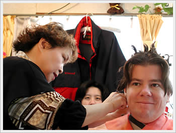 At the local hairdresser's, Warabi (Saitama), February 27, 2003: click for larger image (43K)