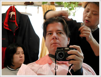 At the local hairdresser's, Warabi (Saitama), February 27, 2003: click for larger image (36K)