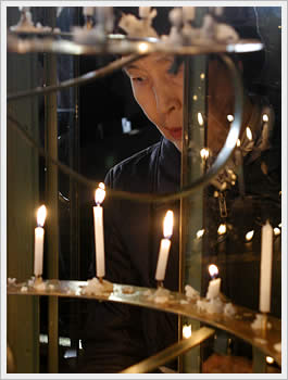 Sensoji Temple, Asakusa, Tokyo: click for larger image (29K)