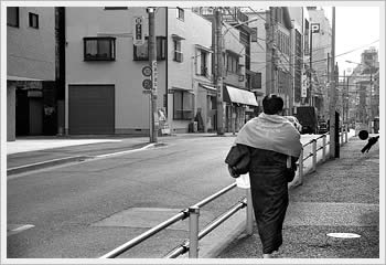 Asakusa, Tokyo, January 18, 2003: click for larger image (52K)