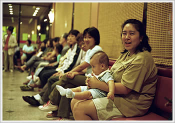 Family sushi night, Warabi, September 28, 2003: click for larger image (48K)