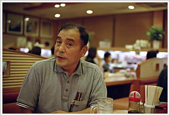 Family sushi night, Warabi, September 28, 2003: click for larger image (34K)