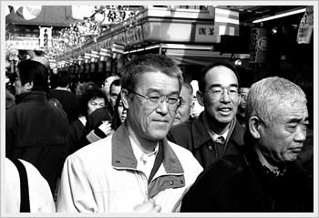 Asakusa, Tokyo, January 18, 2003: click for larger image (44K)