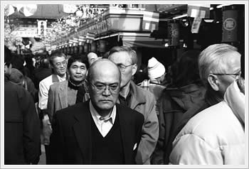 Asakusa, Tokyo, January 18, 2003: click for larger image (38K)