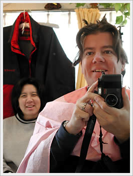 At the local hairdresser's, Warabi (Saitama), February 27, 2003: click for larger image (36K)