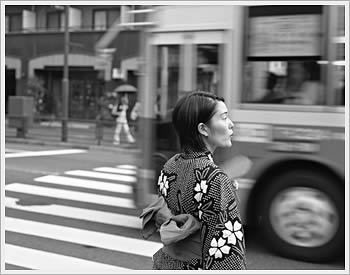 Woman in Yukata, Nezu (Tokyo), August 23, 2003: click for larger (38K)