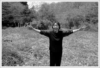 Mother-in-law, Hitachi, May 4, 2003 (71K)