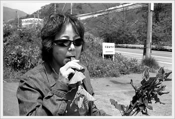 Mother-in-law, Hitachi, May 5, 2003 (54K)