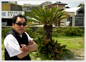 Father-in-law, Hitachi, May 5, 2003: click for larger image(64K)