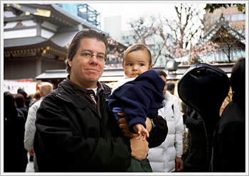 Yushima Tenjin, Tokyo, March 6, 2004: click for larger image (37K)