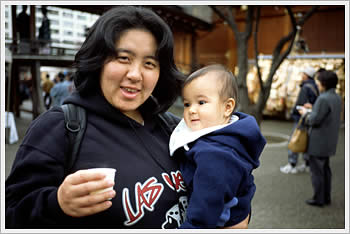 Yushima Tenjin, Tokyo, March 6, 2004: click for larger image (35K)